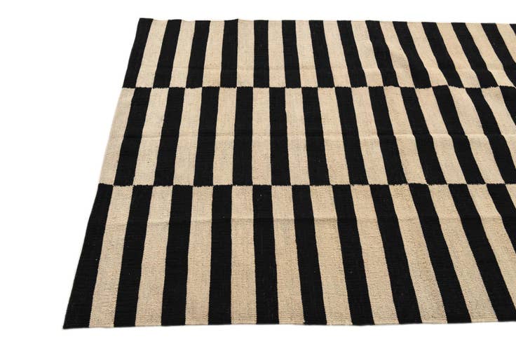Detail image of 4' 3 x 5' 10 Hand Woven Kilim Modern Wool Rug