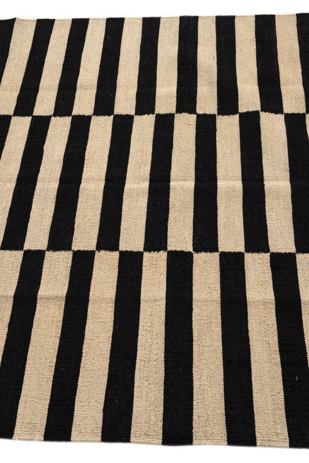 Detail image of 4' 3 x 5' 10 Hand Woven Kilim Modern Wool Rug