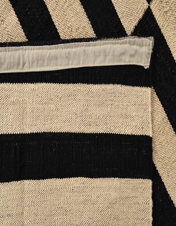 Detail image of 4' 3 x 5' 10  Hand Woven Kilim Modern Wool Rug
