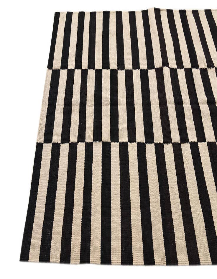 Detail image of 4' 3 x 5' 10  Hand Woven Kilim Modern Wool Rug