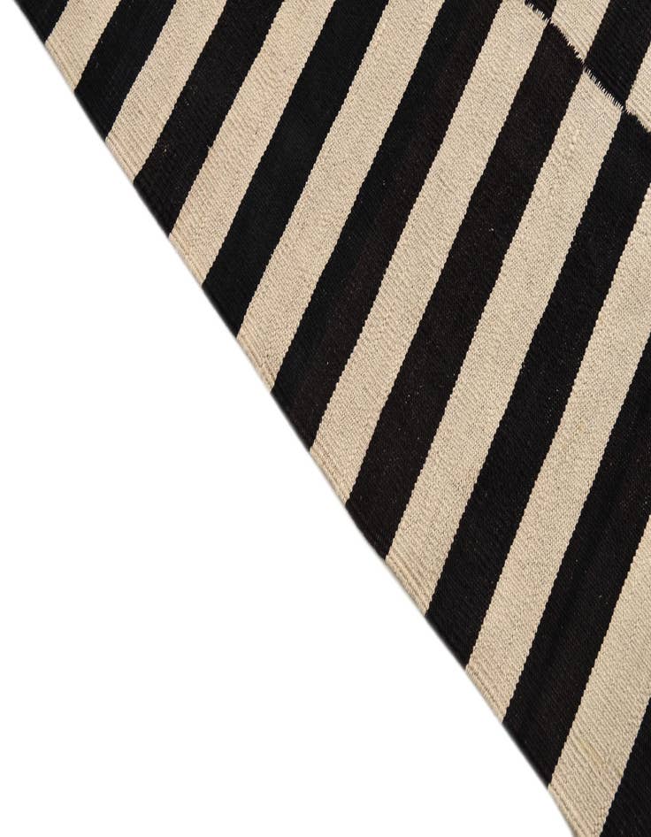 Detail image of 4' 3 x 5' 10  Hand Woven Kilim Modern Wool Rug