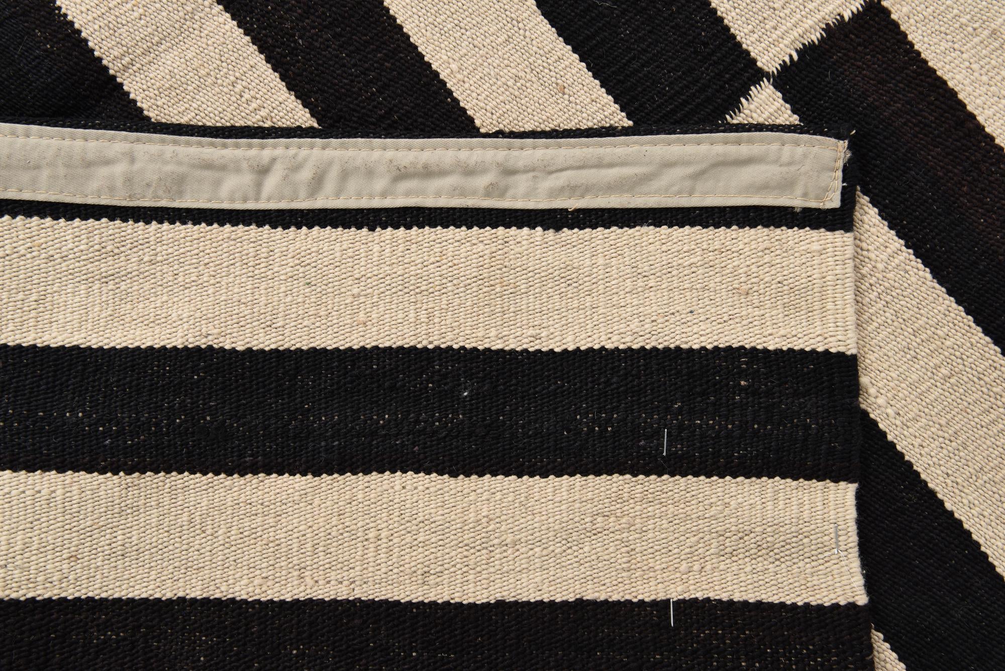 4' 3 x 5' 10 Hand Woven Kilim Modern Wool Rug
