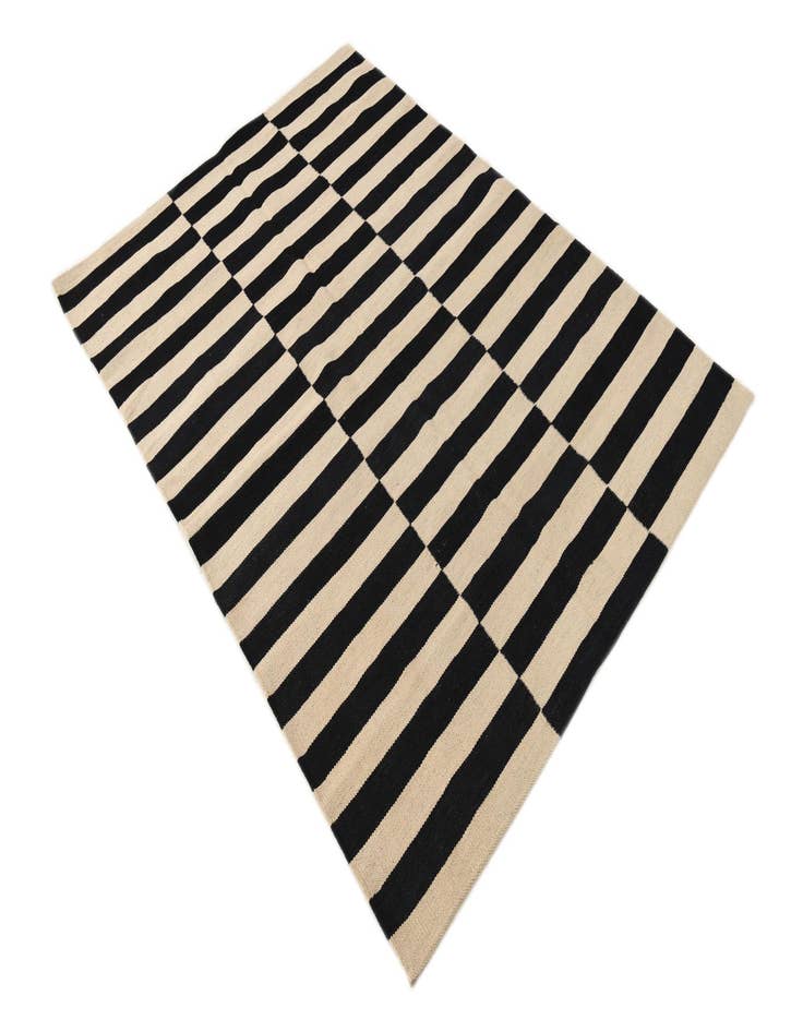 Detail image of 4' 2 x 5' 10  Hand Woven Kilim Modern Wool Rug