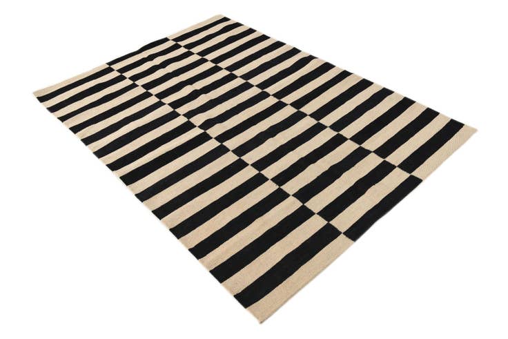 Detail image of 4' 2 x 5' 10 Hand Woven Kilim Modern Wool Rug