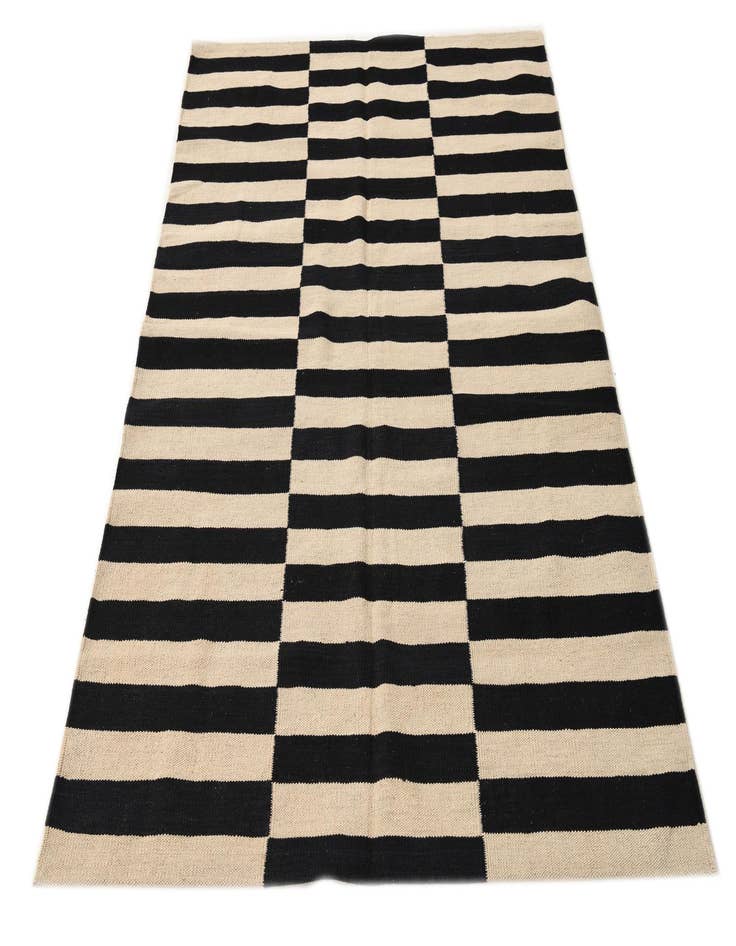 Detail image of 4' 2 x 5' 10  Hand Woven Kilim Modern Wool Rug