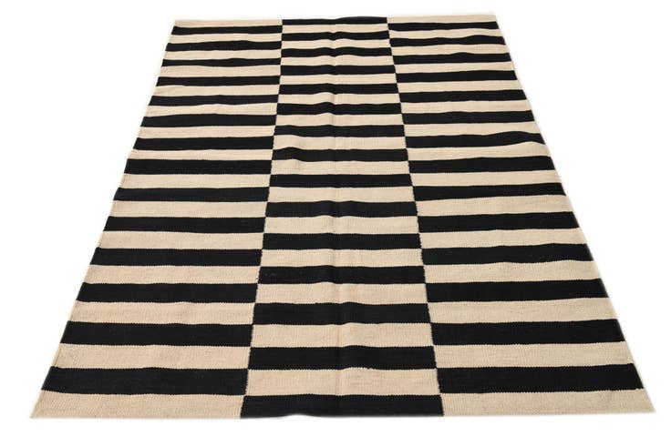 Detail image of 4' 2 x 5' 10 Hand Woven Kilim Modern Wool Rug