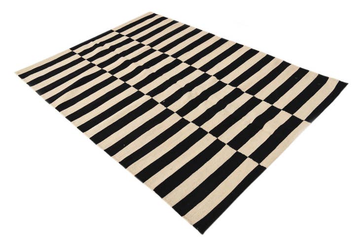 Detail image of 4' 3 x 5' 11 Hand Woven Kilim Modern Wool Rug