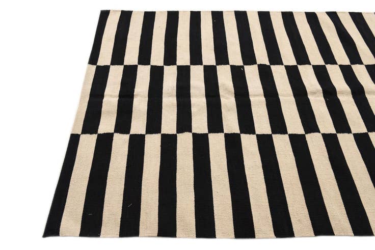 Detail image of 4' 3 x 5' 11 Hand Woven Kilim Modern Wool Rug