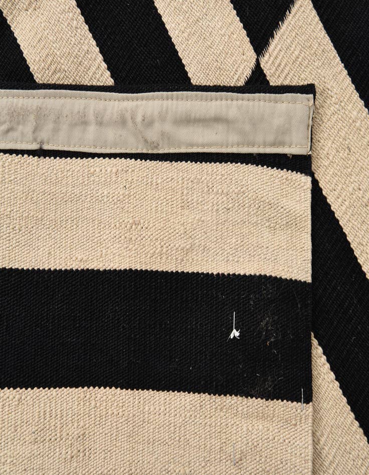 Detail image of 4' 3 x 5' 11  Hand Woven Kilim Modern Wool Rug