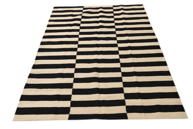 Detail image of 4' 3 x 5' 9 Hand Woven Kilim Modern Wool Rug
