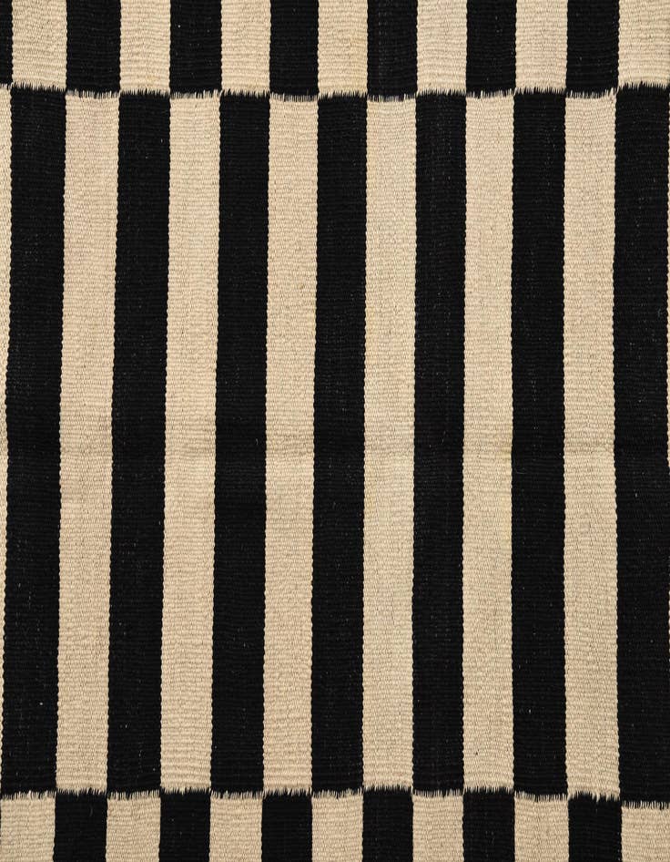 Detail image of 4' 3 x 5' 9  Hand Woven Kilim Modern Wool Rug