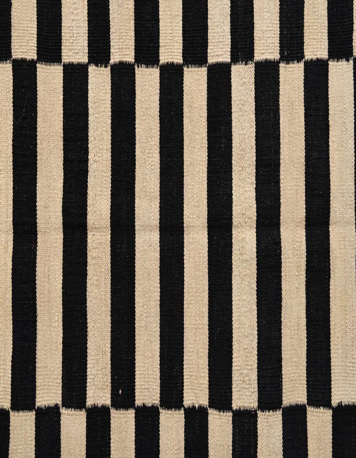 Detail image of 4' 3 x 5' 10  Hand Woven Kilim Modern Wool Rug