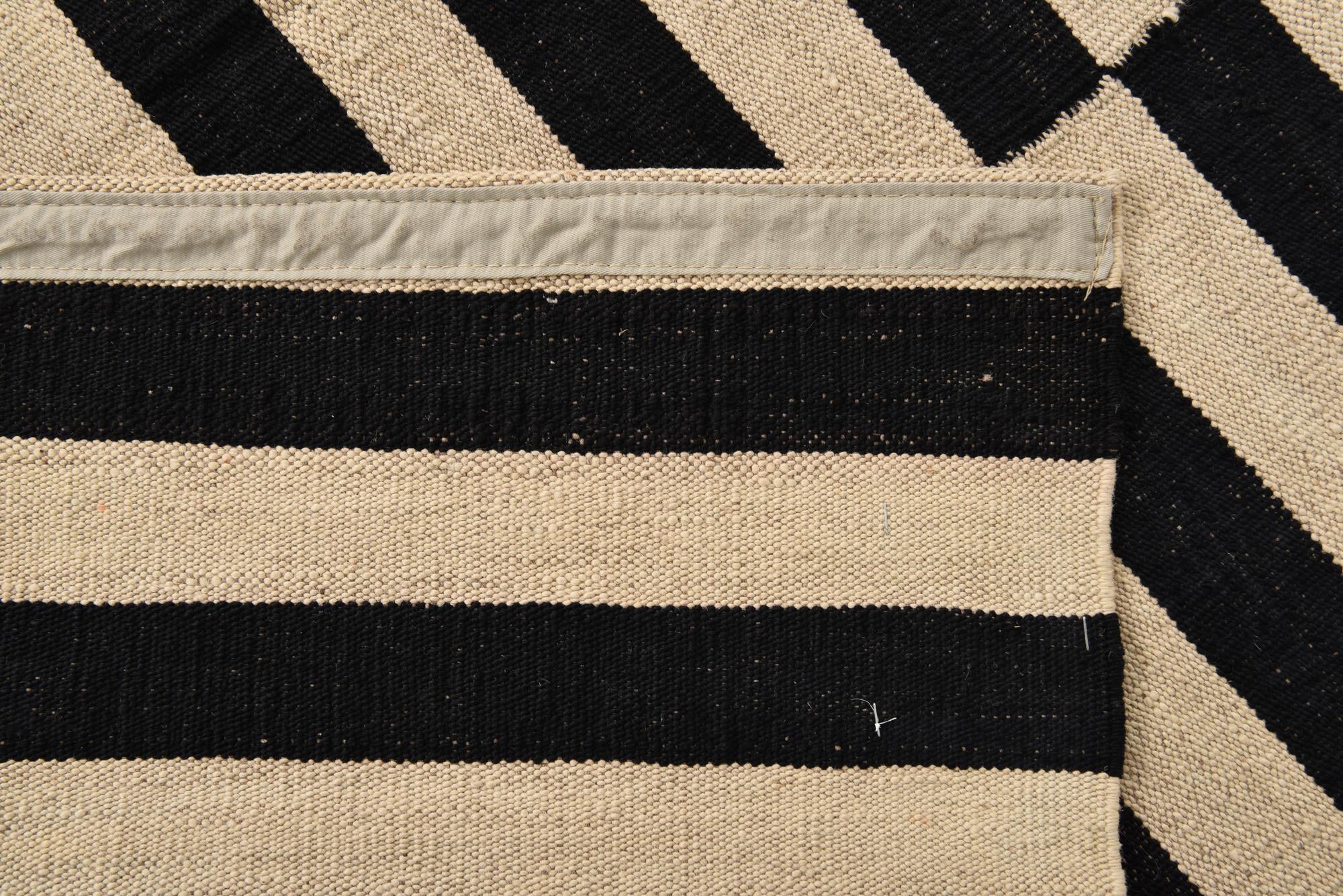 4' 3 x 5' 10 Hand Woven Kilim Modern Wool Rug