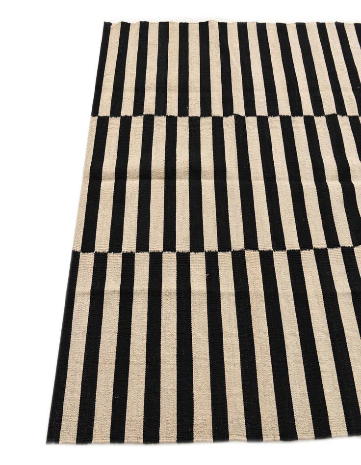 Detail image of 4' 4 x 5' 9  Hand Woven Kilim Modern Wool Rug