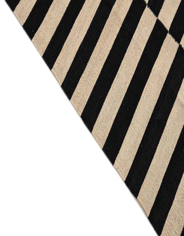 Detail image of 4' 4 x 5' 9  Hand Woven Kilim Modern Wool Rug