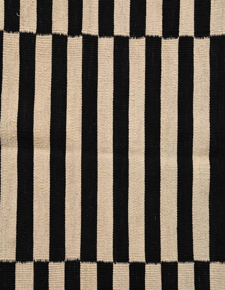 Detail image of 4' 4 x 5' 9  Hand Woven Kilim Modern Wool Rug