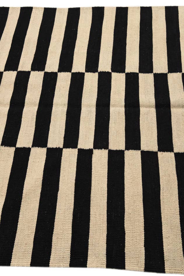 Detail image of 4' 2 x 6' Hand Woven Kilim Modern Wool Rug