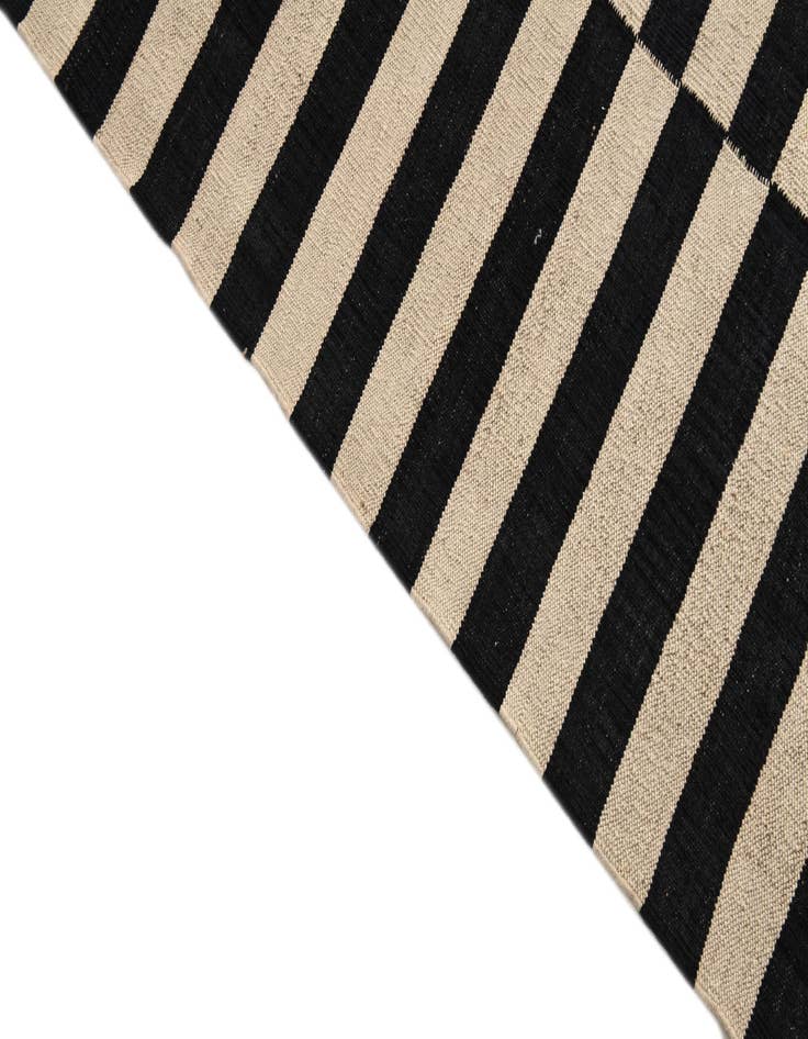 Detail image of 4' 4 x 5' 9  Hand Woven Kilim Modern Wool Rug