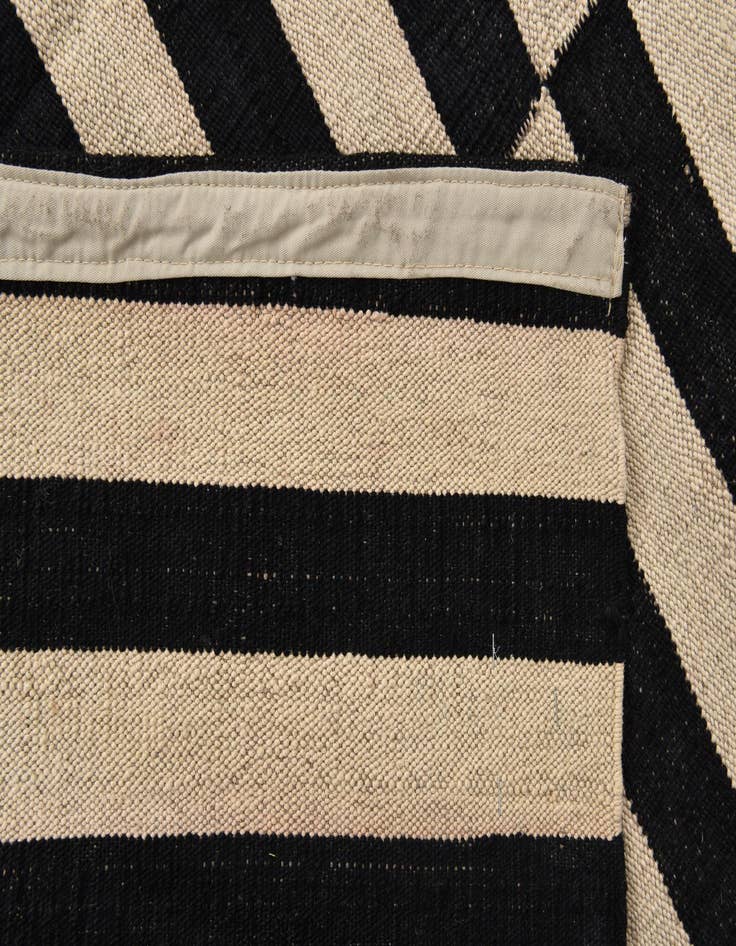 Detail image of 4' 4 x 5' 9  Hand Woven Kilim Modern Wool Rug