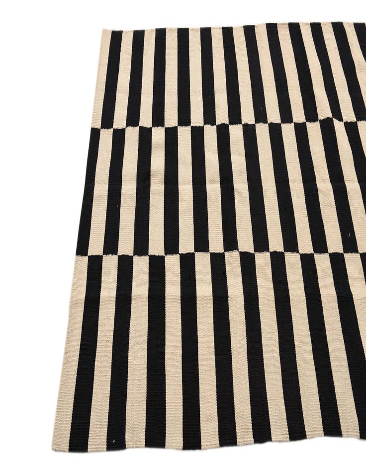 Detail image of 4' 3 x 5' 10  Hand Woven Kilim Modern Wool Rug