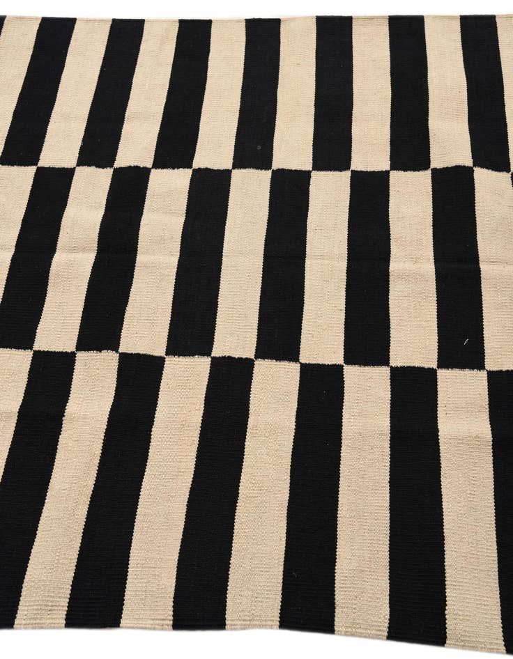 Detail image of 4' 3 x 5' 10  Hand Woven Kilim Modern Wool Rug