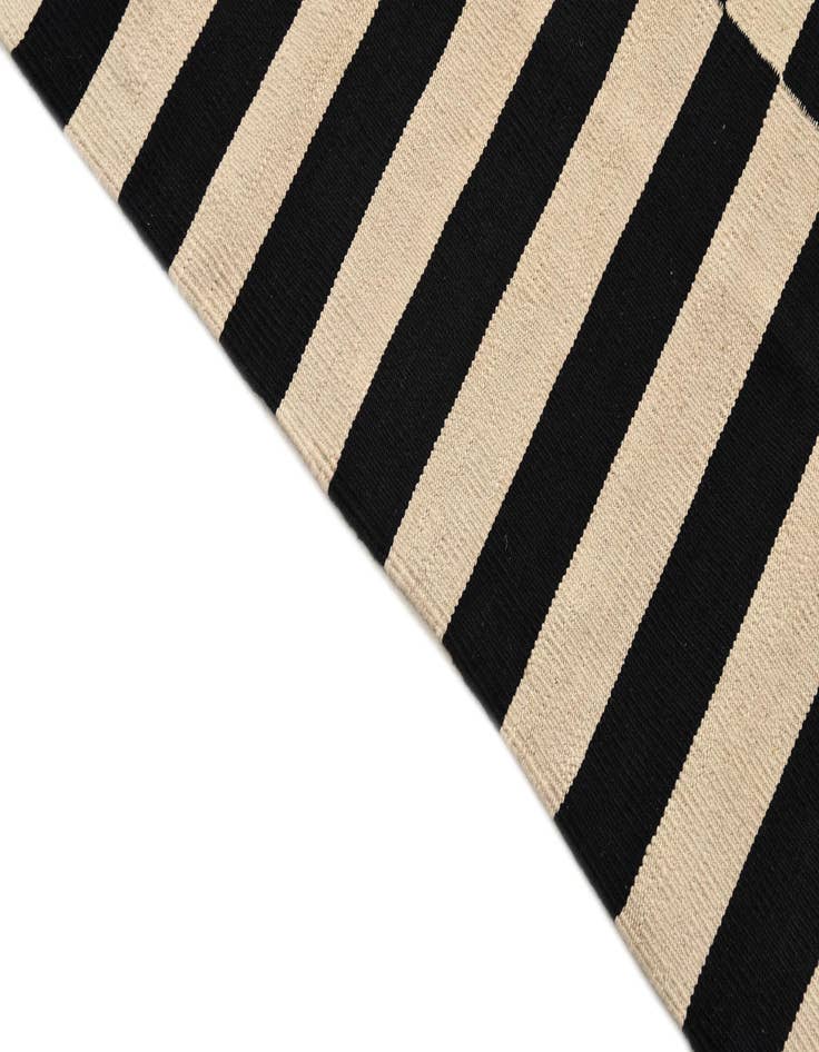 Detail image of 4' 3 x 5' 10  Hand Woven Kilim Modern Wool Rug