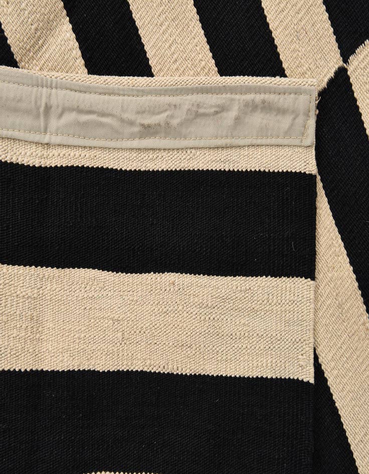 Detail image of 4' 3 x 5' 10  Hand Woven Kilim Modern Wool Rug