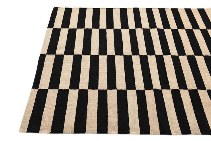 Detail image of 4' 1 x 5' 11 Hand Woven Kilim Modern Wool Rug