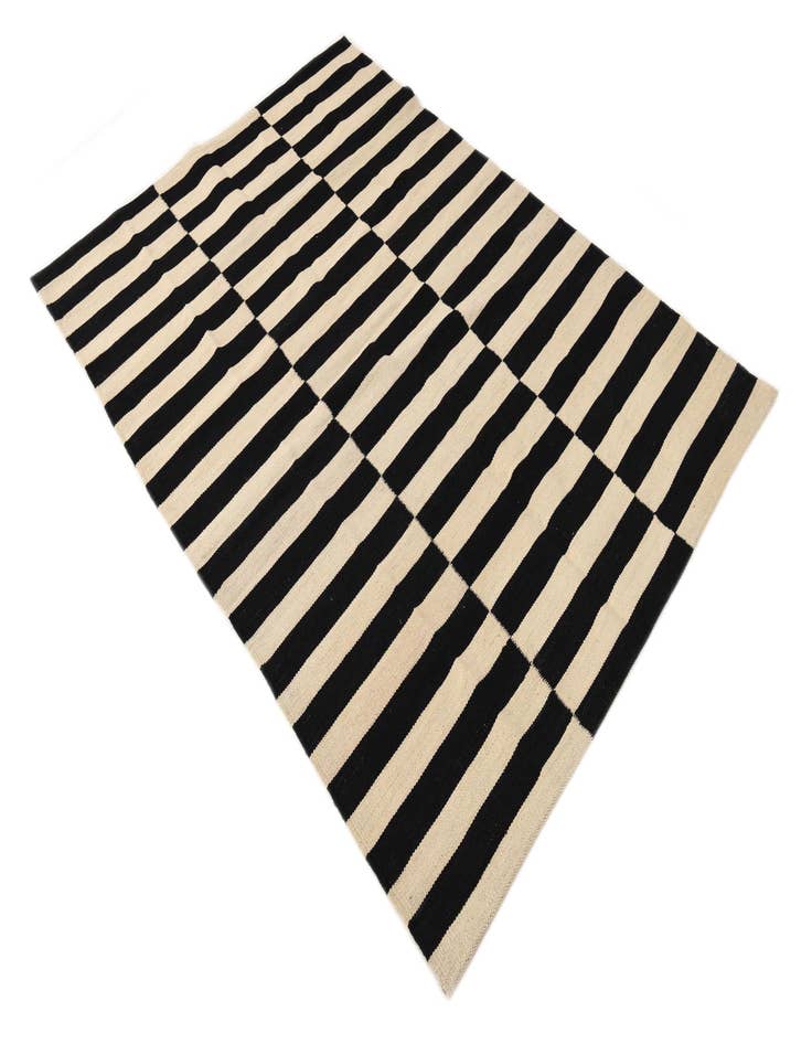 Detail image of 4' 1 x 5' 11  Hand Woven Kilim Modern Wool Rug