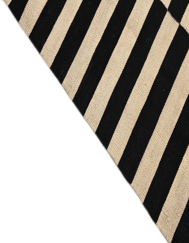 Detail image of 4' 1 x 5' 11  Hand Woven Kilim Modern Wool Rug