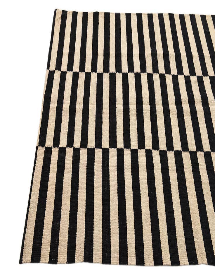 Detail image of 4' 1 x 5' 8  Hand Woven Kilim Modern Wool Rug