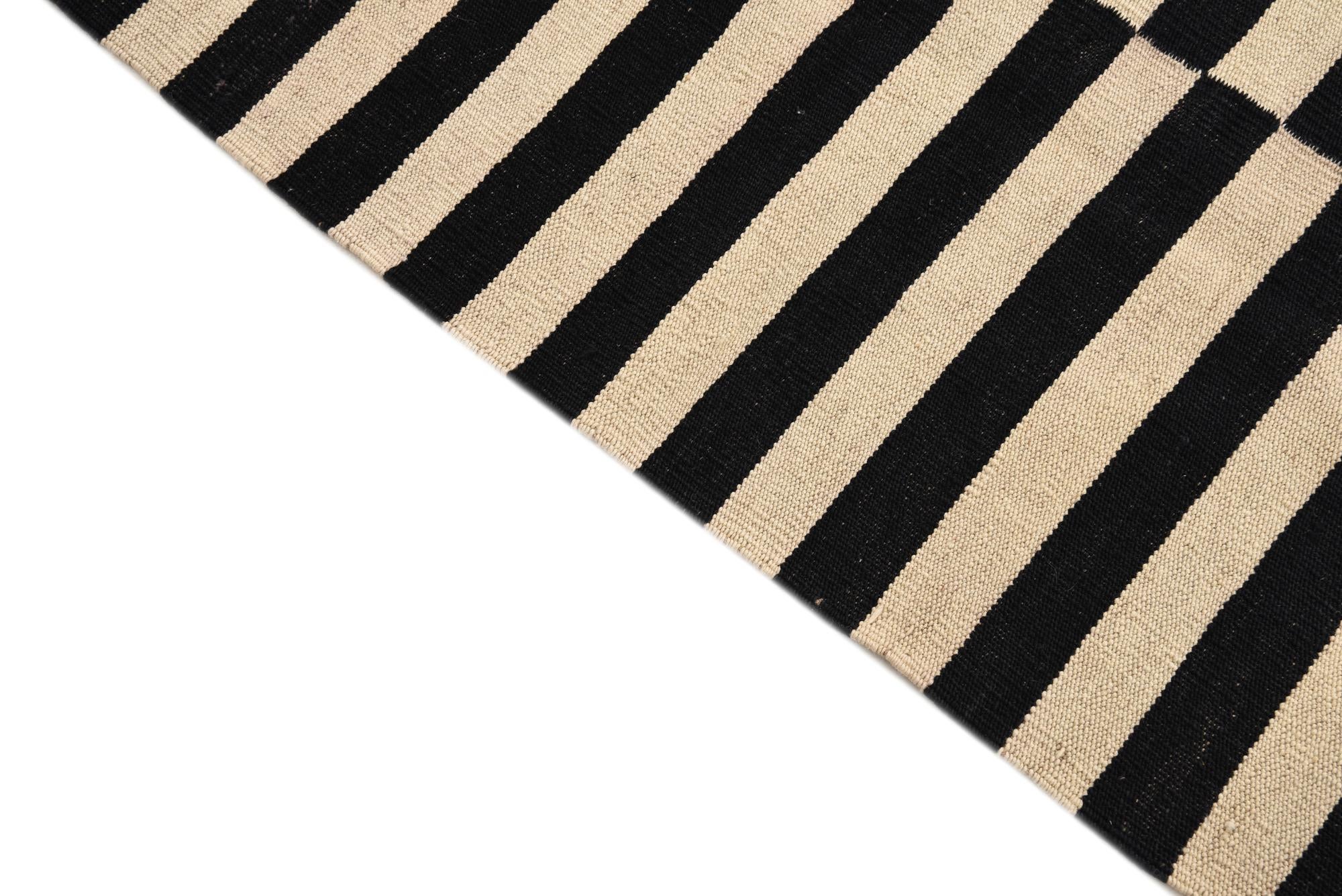 4' 1 x 5' 8 Hand Woven Kilim Modern Wool Rug
