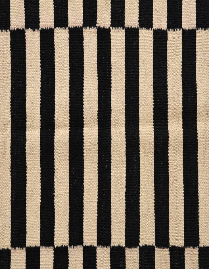 Detail image of 4' 1 x 5' 8  Hand Woven Kilim Modern Wool Rug