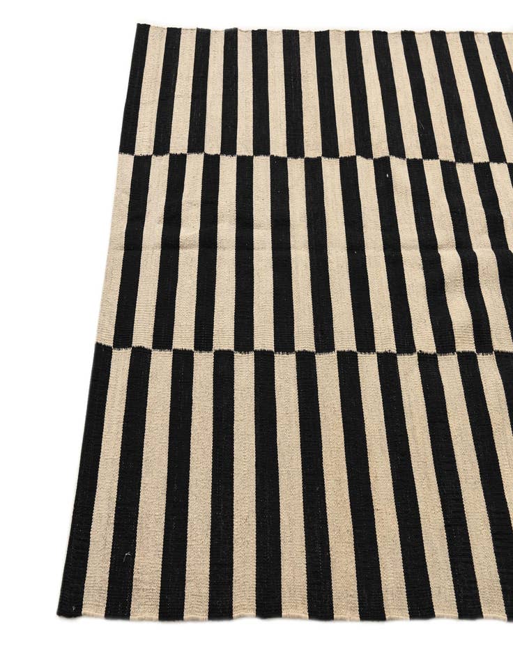 Detail image of 4' 2 x 5' 11  Hand Woven Kilim Modern Wool Rug