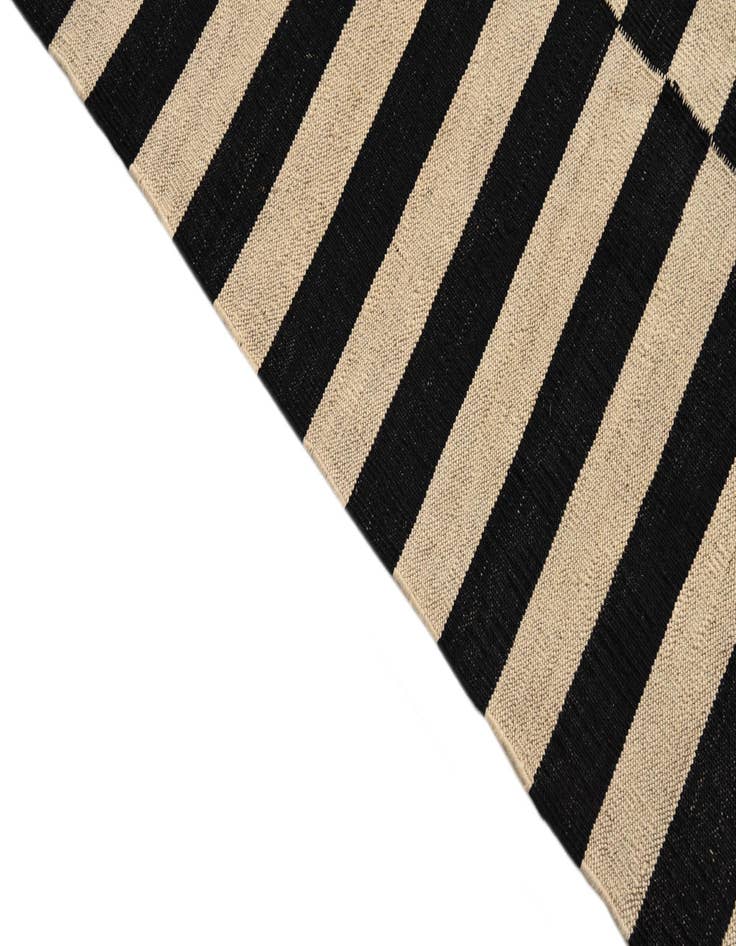 Detail image of 4' 2 x 5' 11  Hand Woven Kilim Modern Wool Rug