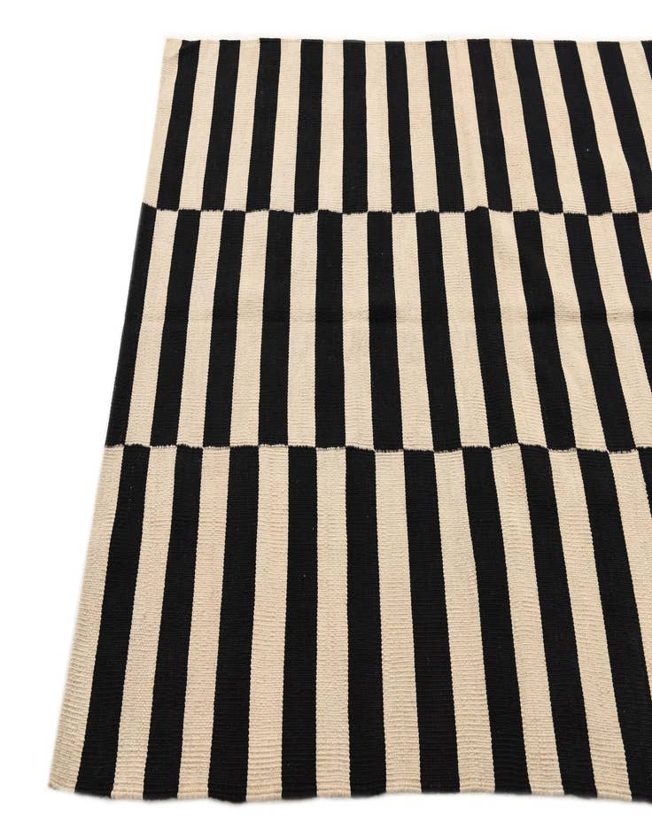 Detail image of 4' 3 x 6' 1  Hand Woven Kilim Modern Wool Rug