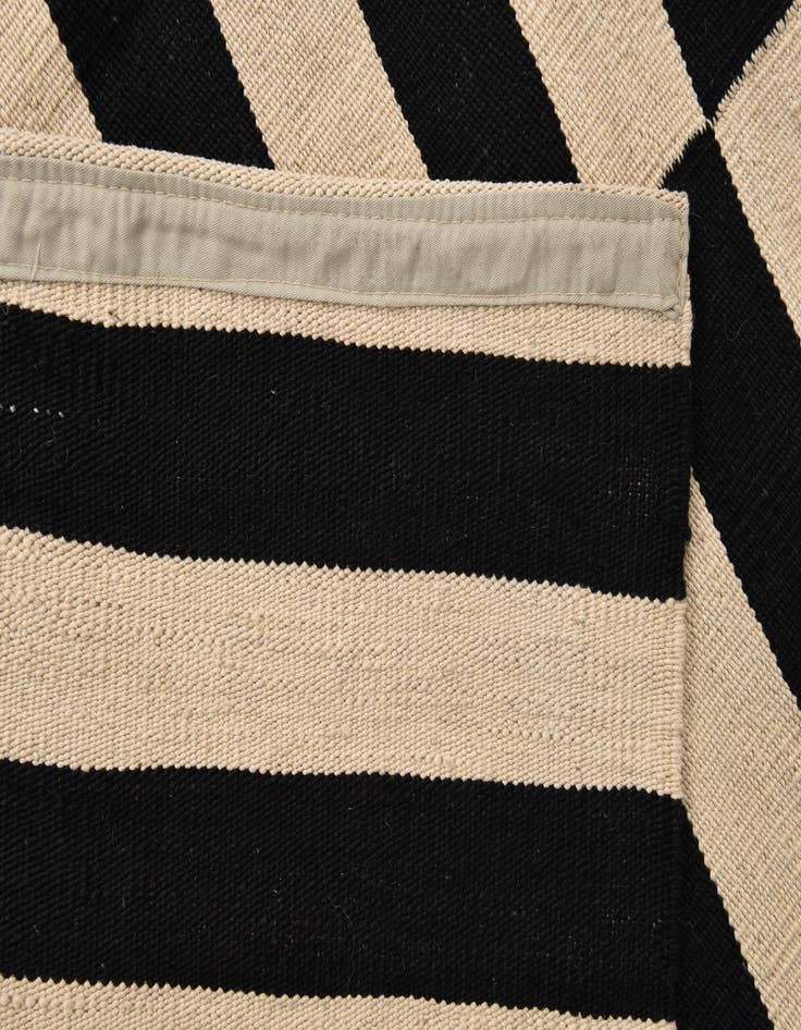 Detail image of 4' 3 x 6' 1  Hand Woven Kilim Modern Wool Rug