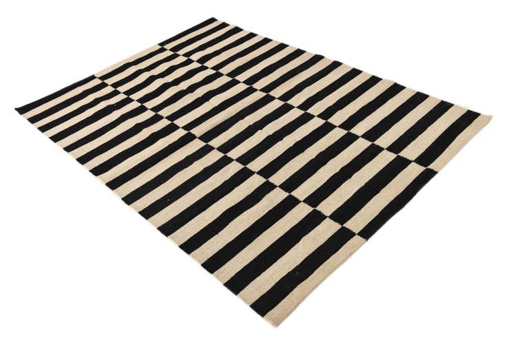 Detail image of 4' 3 x 5' 10 Hand Woven Kilim Modern Wool Rug