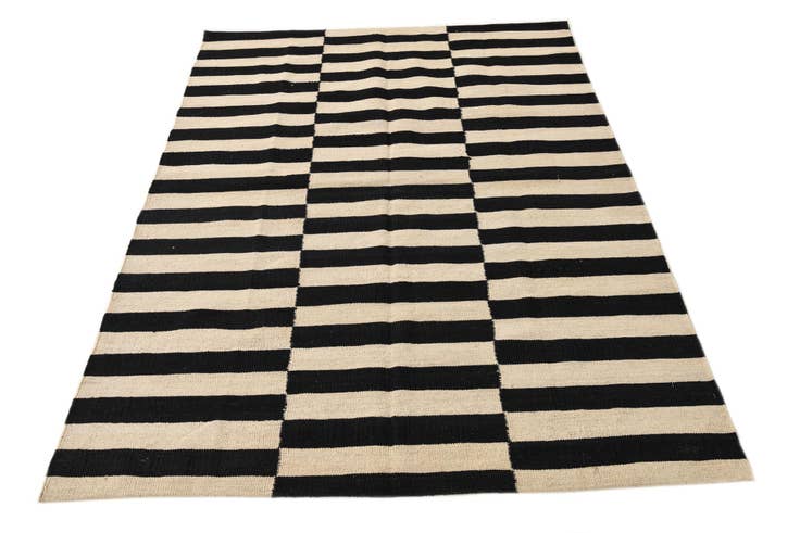 Detail image of 4' 3 x 5' 10 Hand Woven Kilim Modern Wool Rug