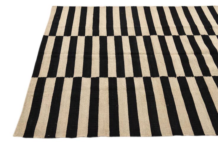 Detail image of 4' 3 x 5' 10 Hand Woven Kilim Modern Wool Rug
