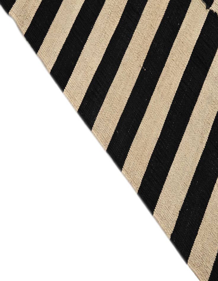 Detail image of 4' 3 x 5' 10  Hand Woven Kilim Modern Wool Rug