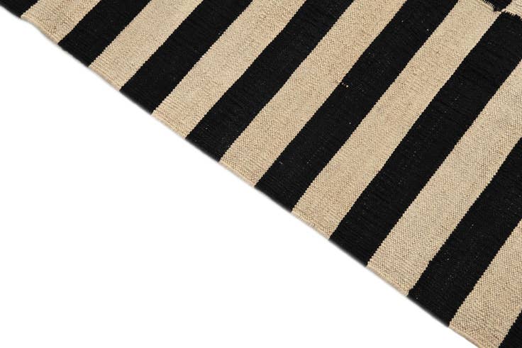 Detail image of 4' 3 x 5' 10 Hand Woven Kilim Modern Wool Rug