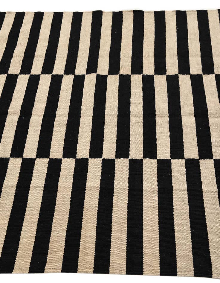 Detail image of 4' 1 x 5' 10  Hand Woven Kilim Modern Wool Rug