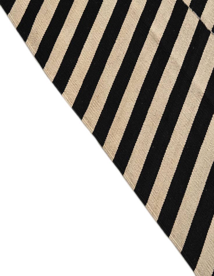 Detail image of 4' 1 x 5' 10  Hand Woven Kilim Modern Wool Rug
