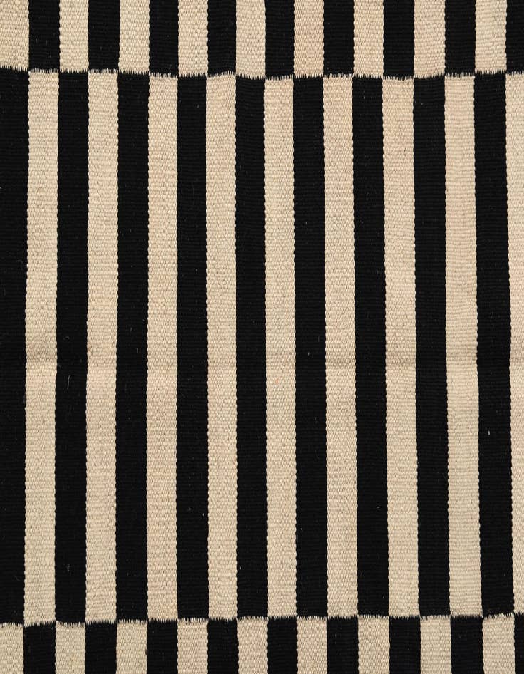 Detail image of 4' 1 x 5' 10  Hand Woven Kilim Modern Wool Rug