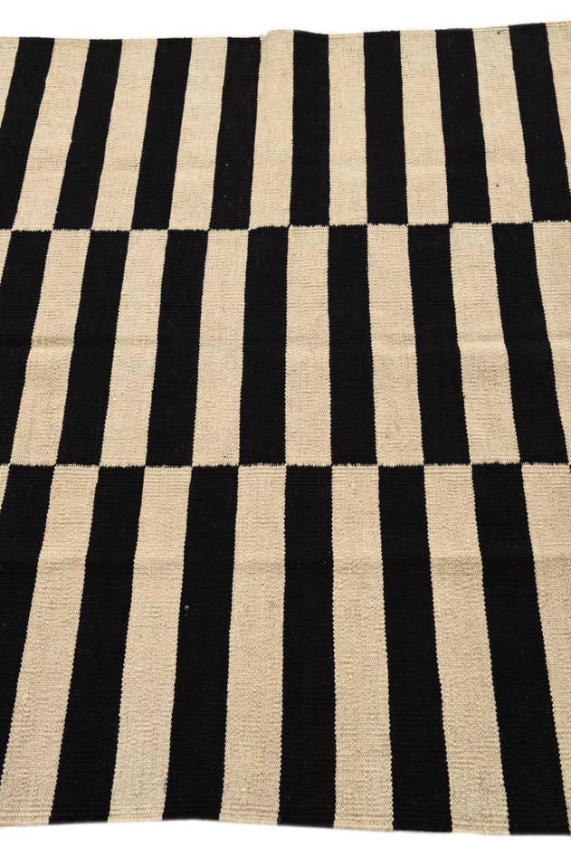 Detail image of 4' 3 x 5' 11 Hand Woven Kilim Modern Wool Rug
