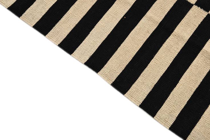 Detail image of 4' 3 x 5' 11 Hand Woven Kilim Modern Wool Rug