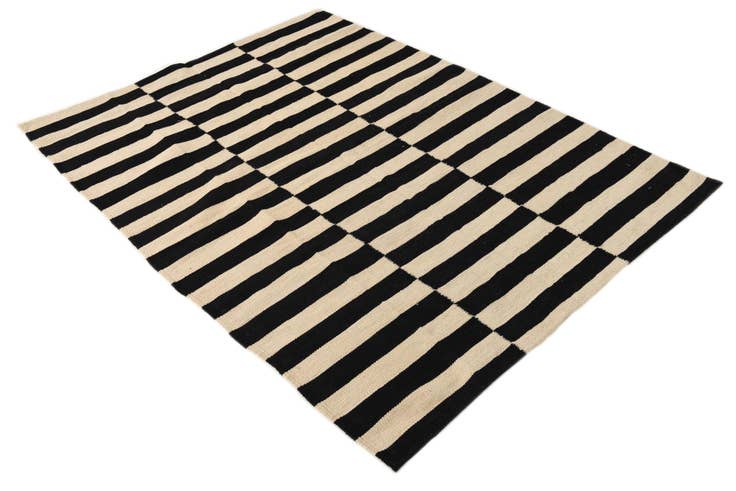 Detail image of 4' 2 x 5' 9 Hand Woven Kilim Modern Wool Rug