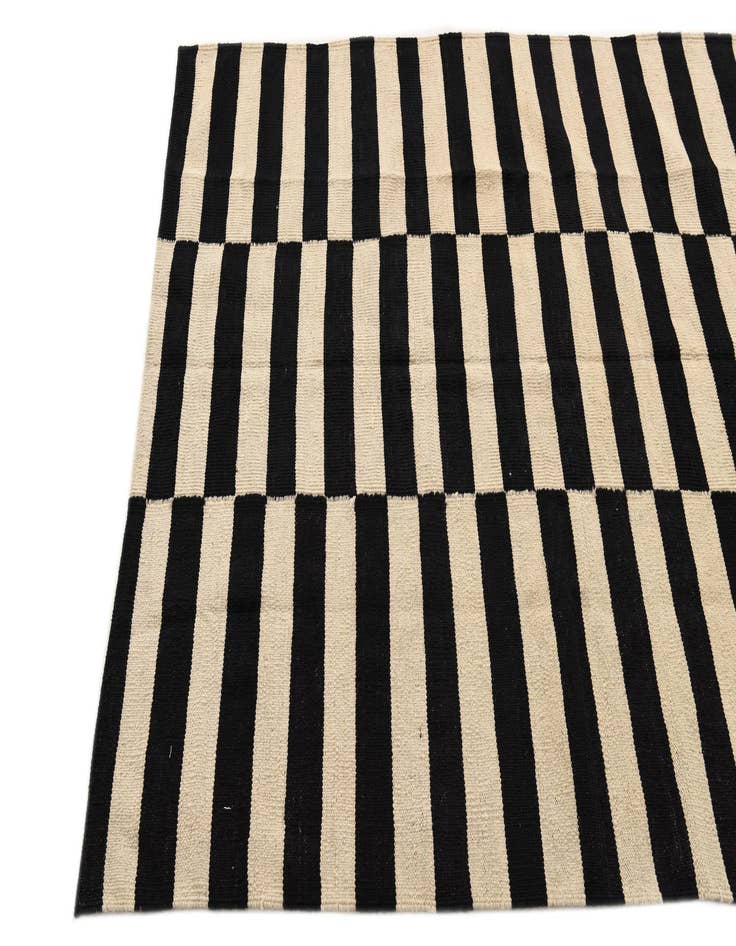 Detail image of 4' 2 x 5' 9  Hand Woven Kilim Modern Wool Rug