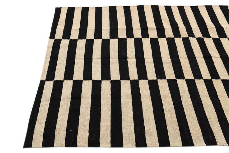 Detail image of 4' 2 x 5' 9 Hand Woven Kilim Modern Wool Rug